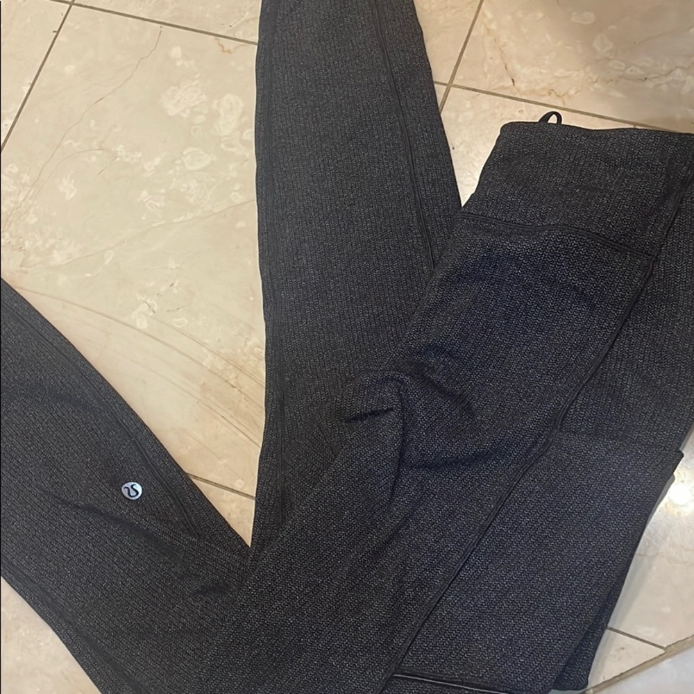 Like new FAST and FREE leggings 25’ NWOT perfect condition